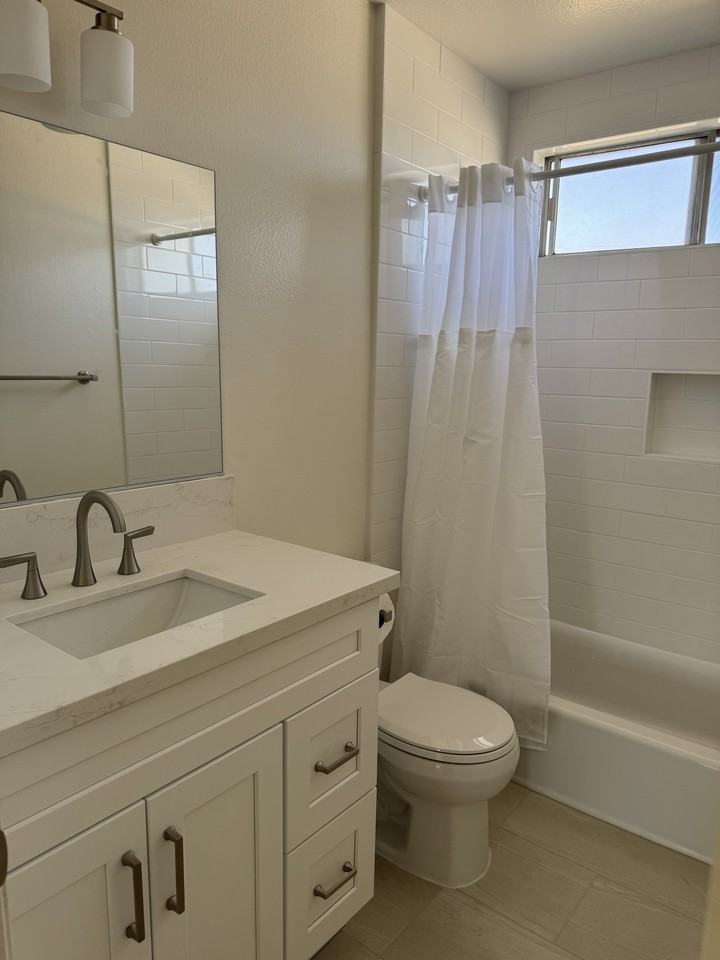 16702 Sims Ln #D - Photo 4 of 11