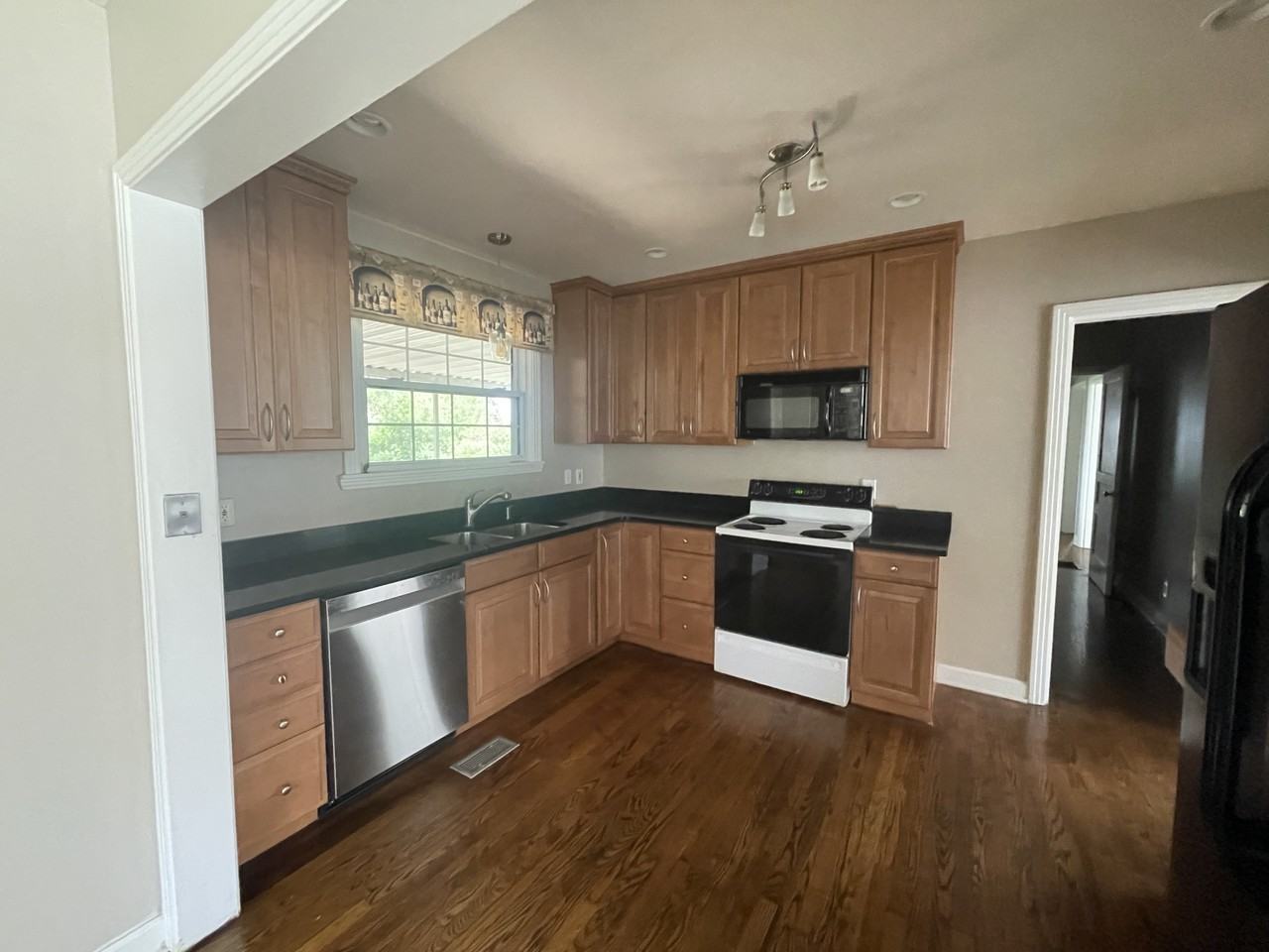 706 Canebrake Dr #NA - Photo 2 of 9