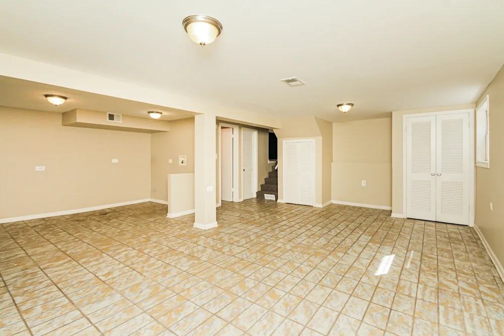1233 Van Buren St #NA - Photo 3 of 3