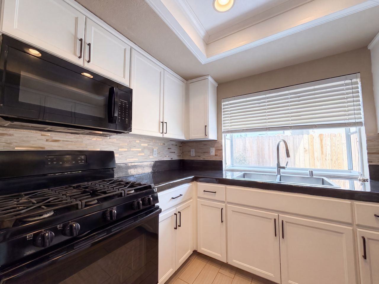 5538 W Avenue L6 #NA - Photo 3 of 11