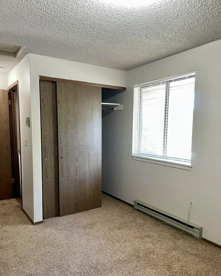 107 E Willow Tree Ln #107 - Photo 5 of 10