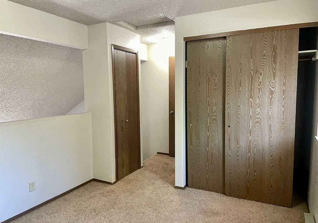 107 E Willow Tree Ln #107 - Photo 6 of 10