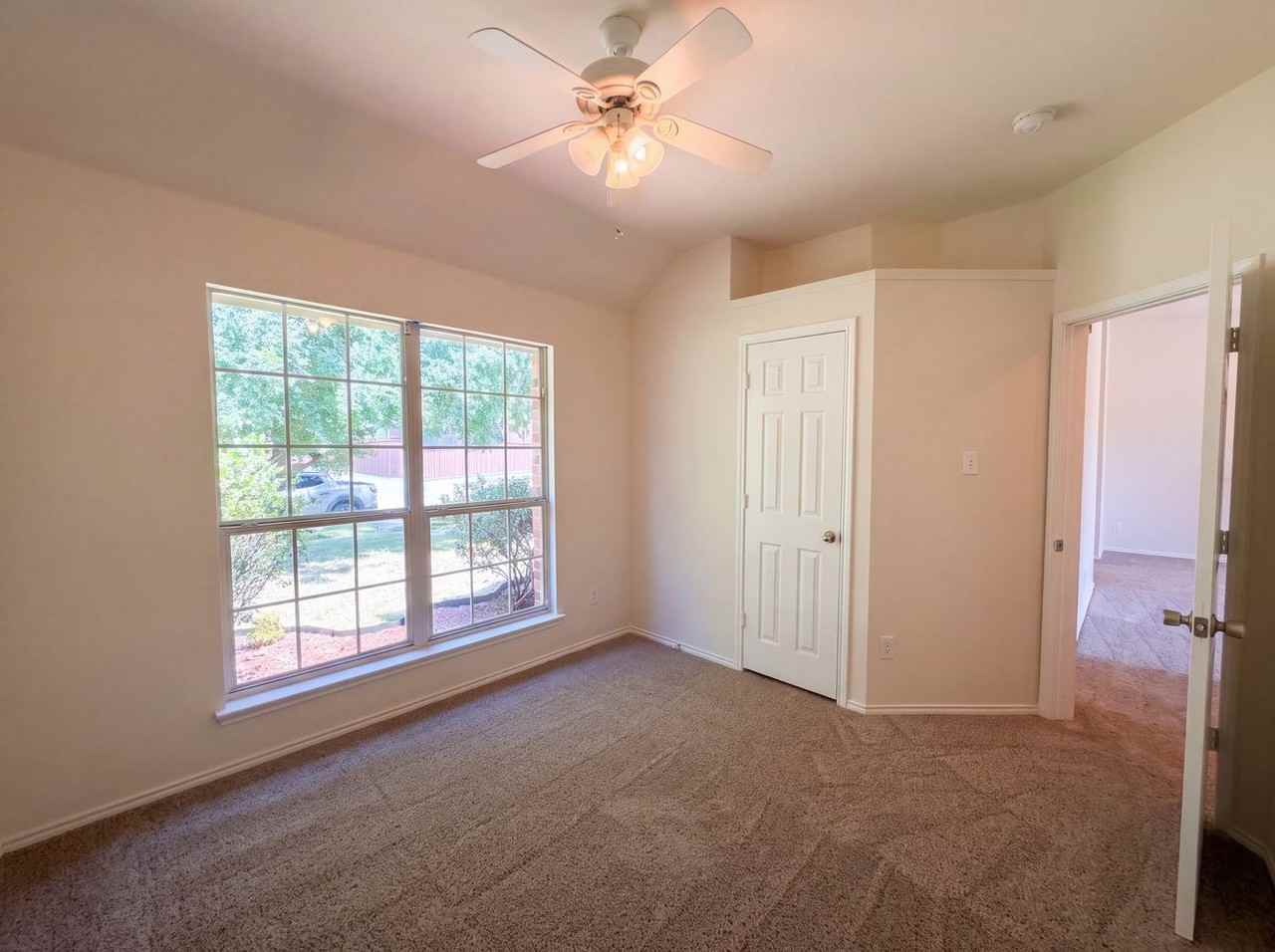 6401 Marquett Dr - Photo 4 of 10