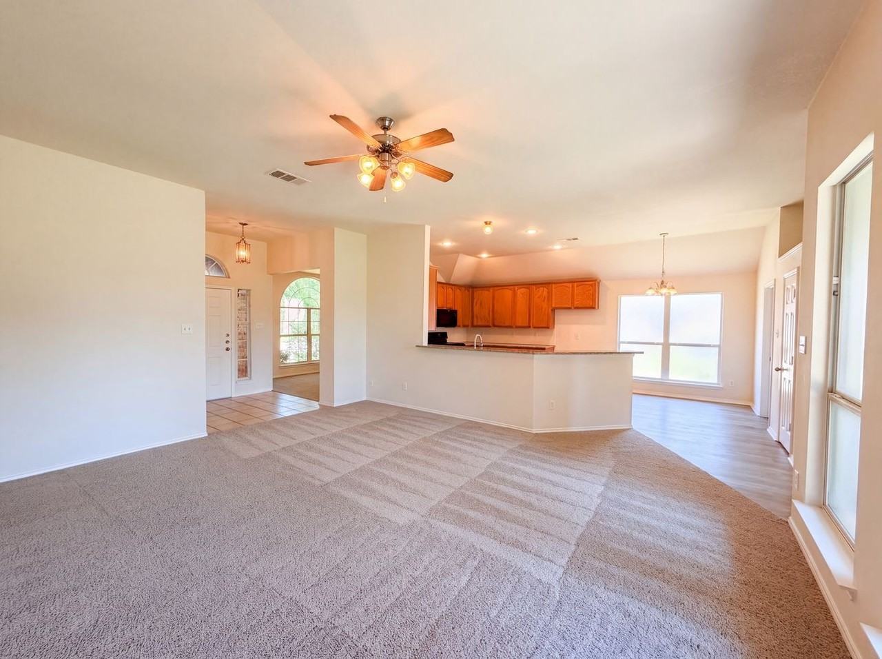 6401 Marquett Dr - Photo 5 of 10