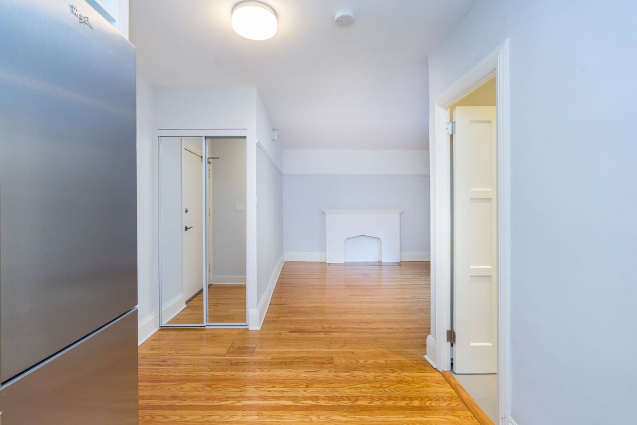 110 Oriole Parkway - Photo 3 of 11
