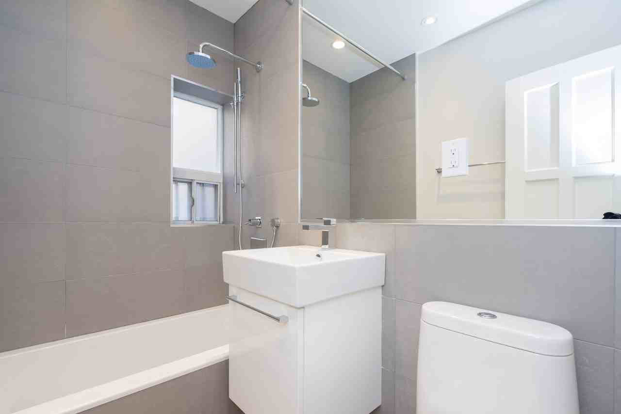110 Oriole Parkway - Photo 7 of 11