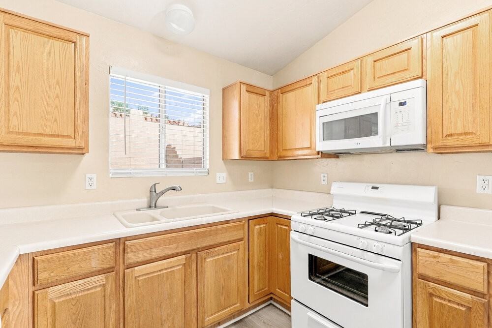 9617 E Paseo Juan Tabo - Photo 7 of 16