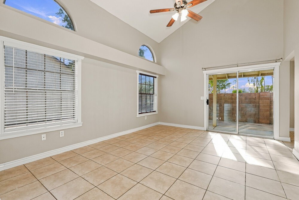 1915 S 39th St #7 - Photo 4 of 17