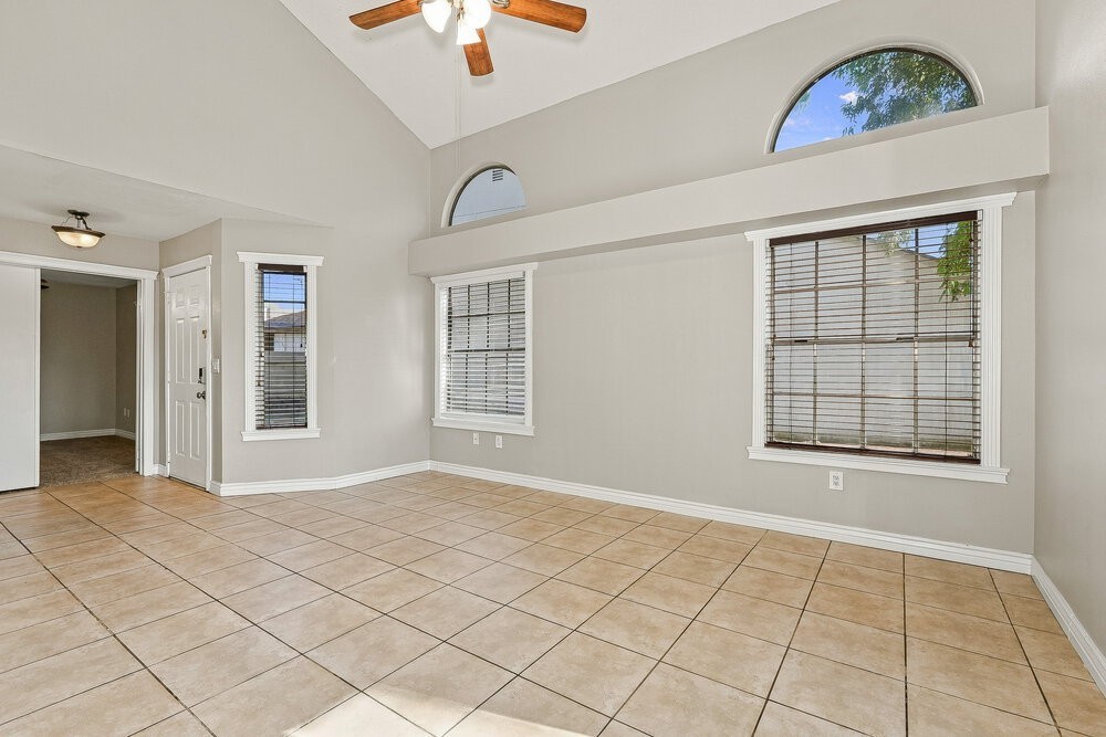 1915 S 39th St #7 - Photo 5 of 17