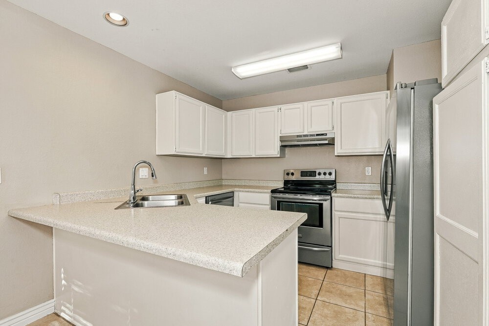 1915 S 39th St #7 - Photo 7 of 17