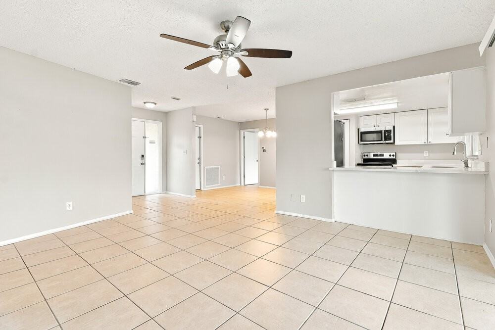 948 16th Ln - Photo 4 of 16