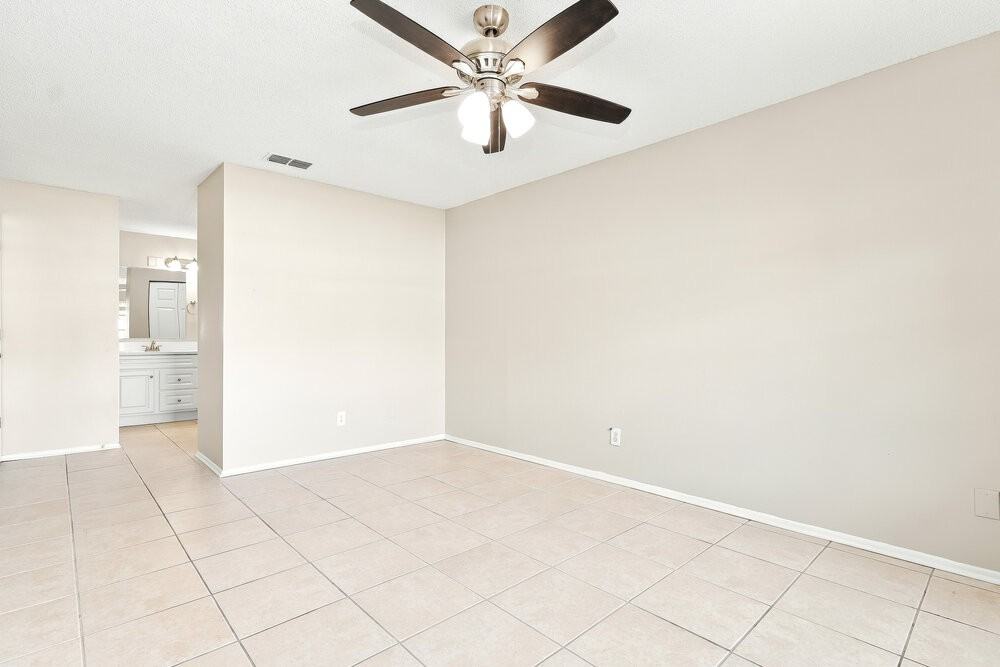 948 16th Ln - Photo 5 of 16