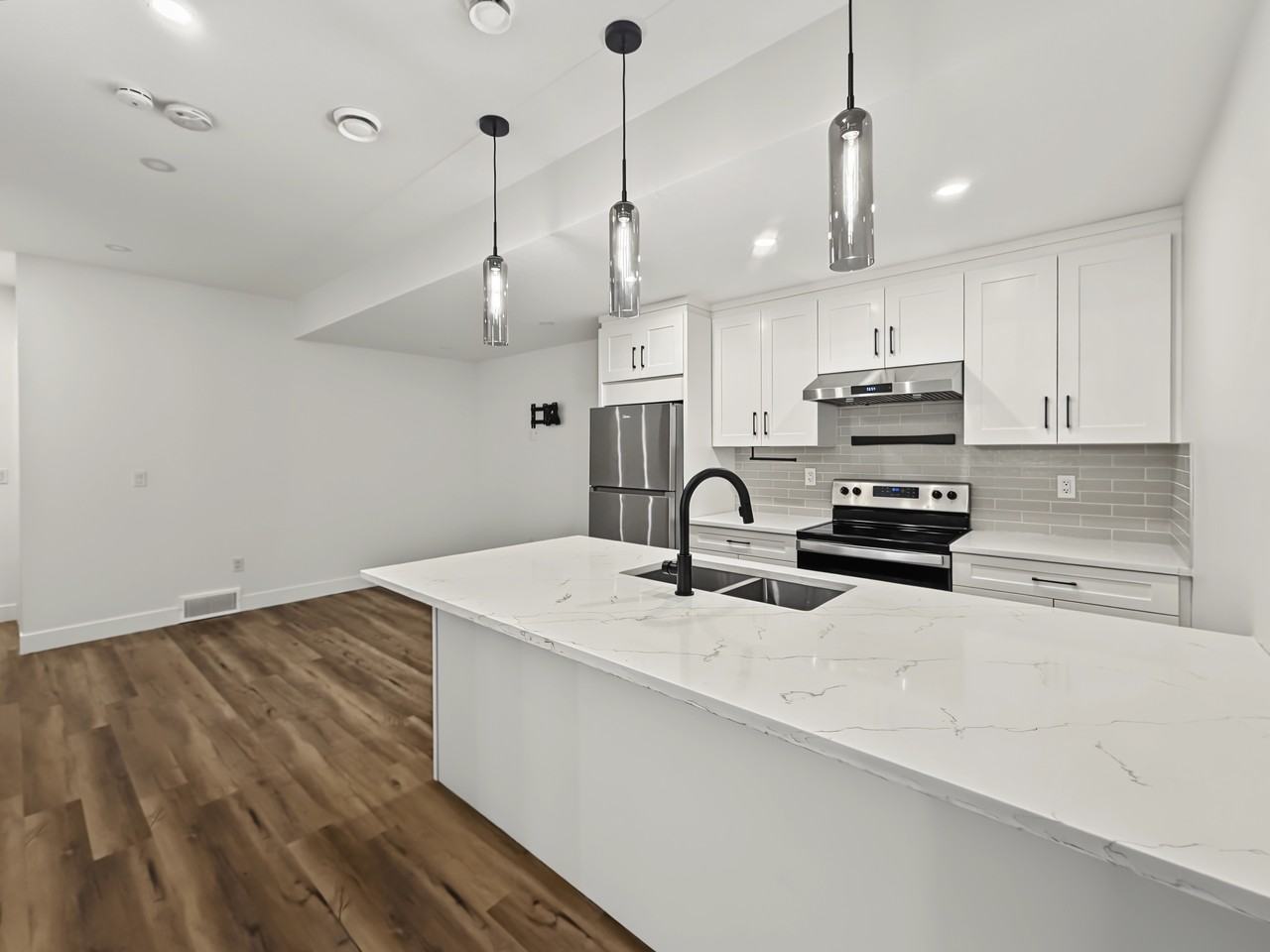 258 22 Ave Ne - Photo 2 of 14