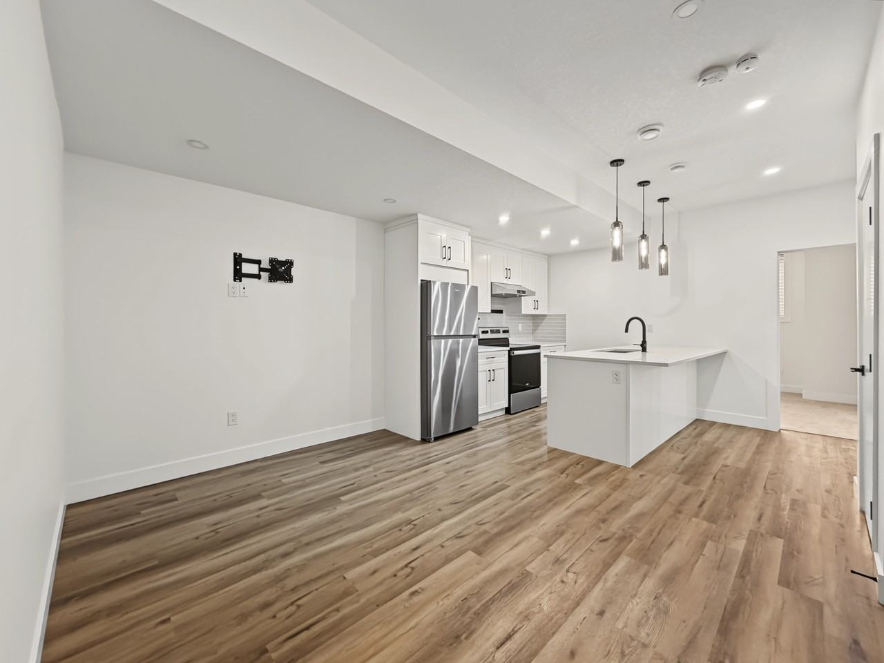 258 22 Ave Ne - Photo 3 of 14