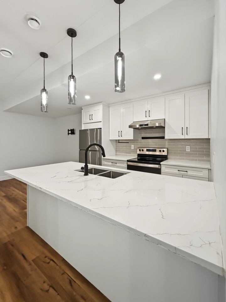 258 22 Ave Ne - Photo 4 of 14