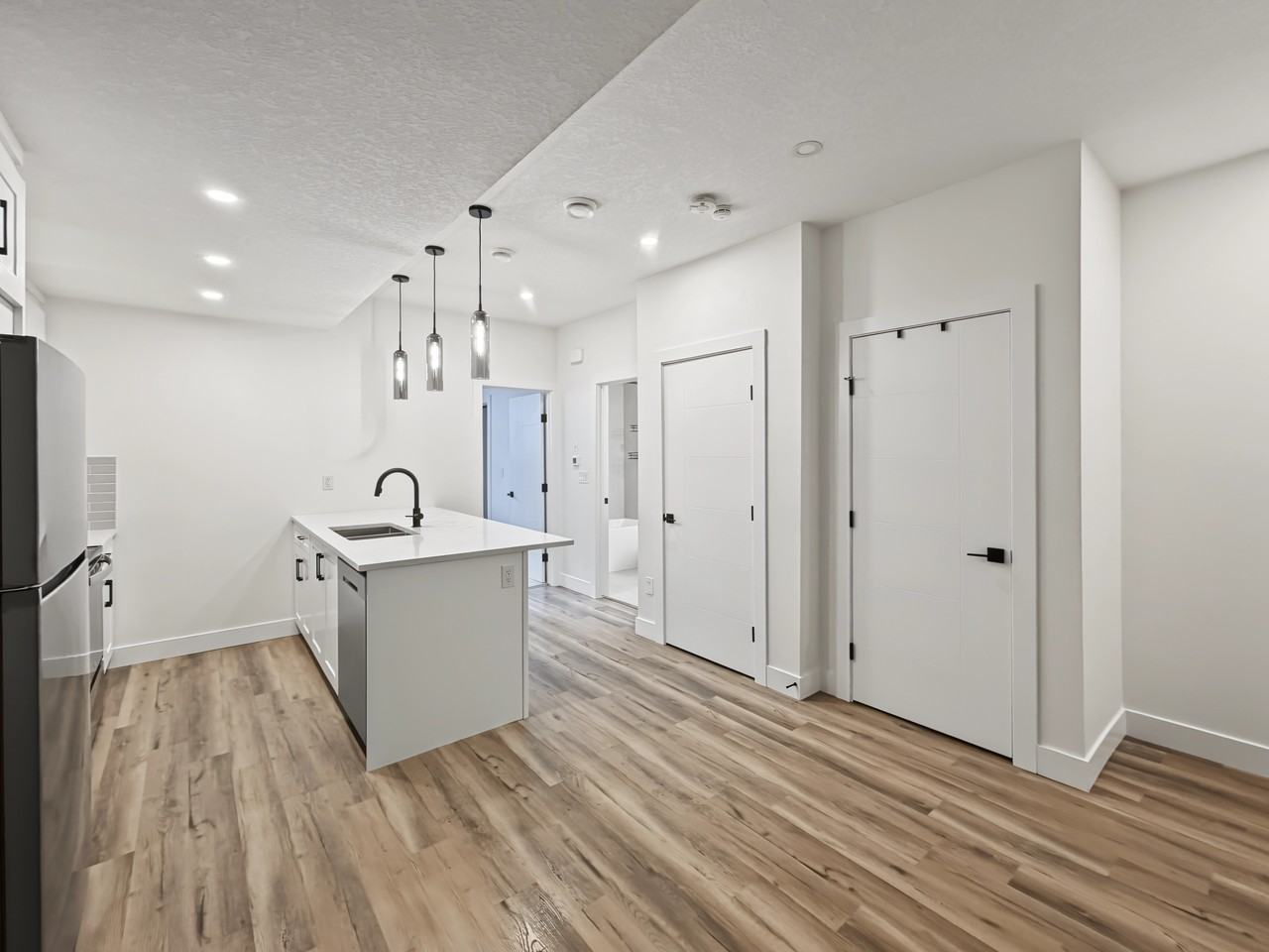 258 22 Ave Ne - Photo 5 of 14