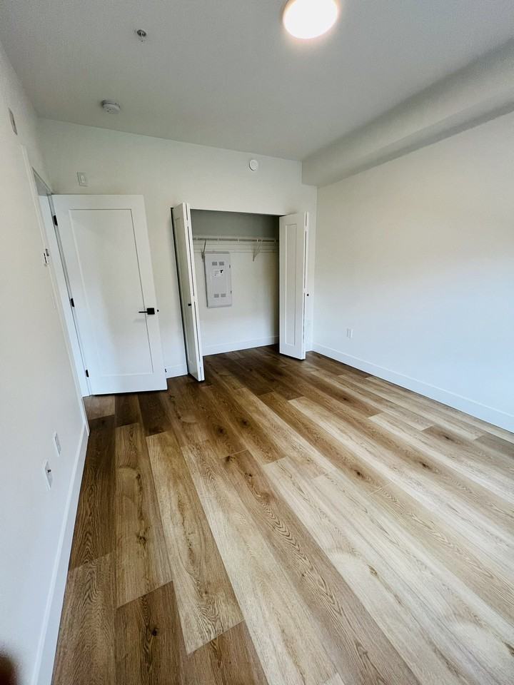 72B Ave - Photo 4 of 9