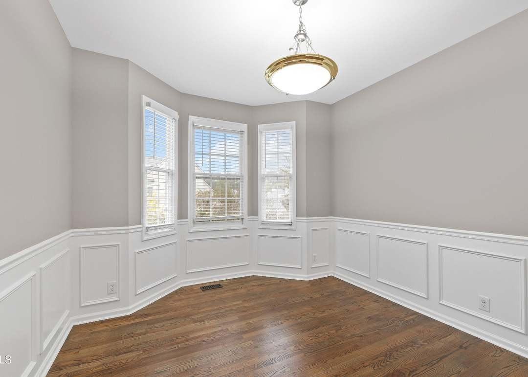 102 College Ave - Photo 4 of 34