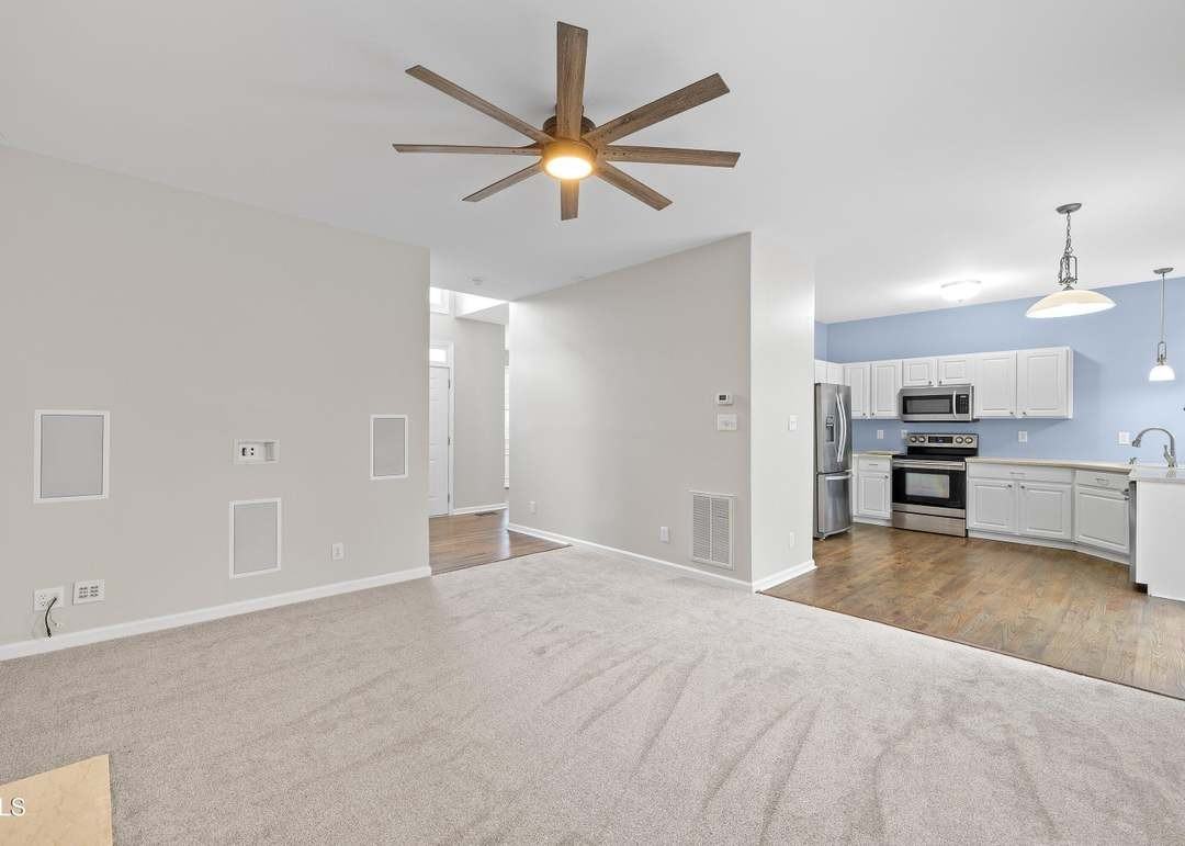 102 College Ave - Photo 6 of 34