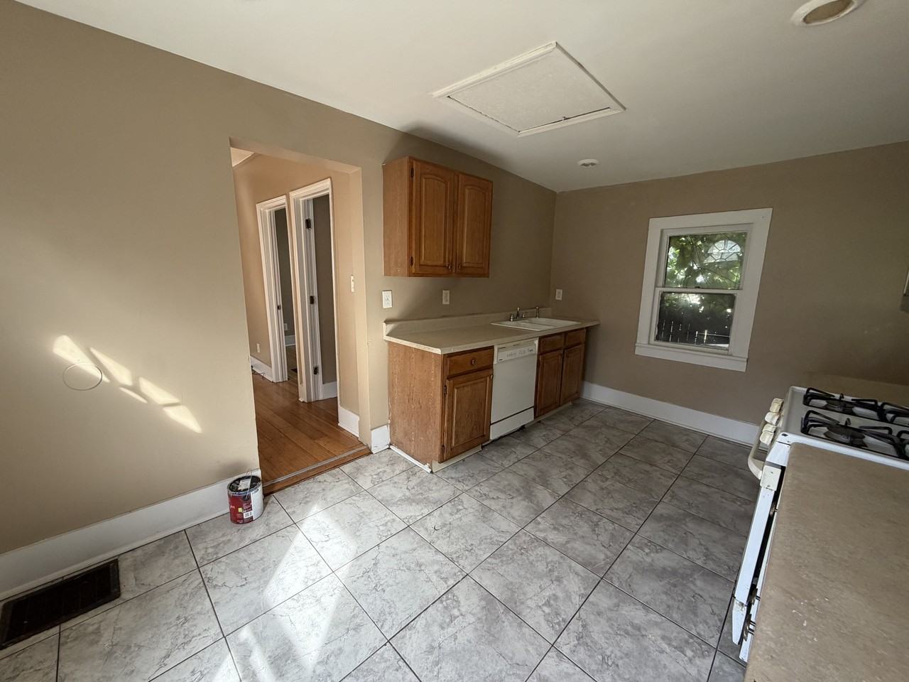 104 Warner St #1 - Photo 2 of 8