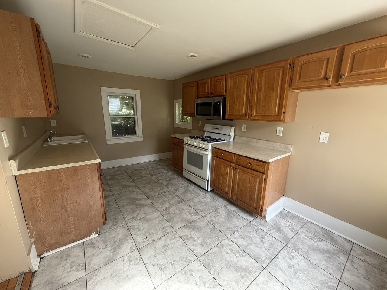 104 Warner St #1 - Photo 3 of 8
