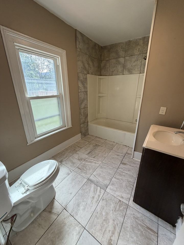 104 Warner St #1 - Photo 5 of 8