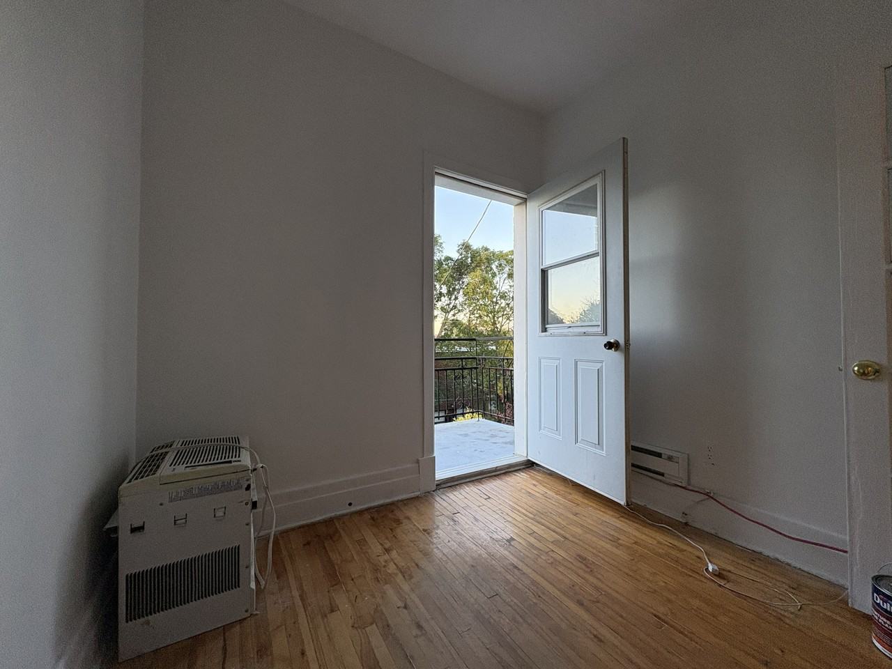 302 Rue Argyle - Photo 5 of 10