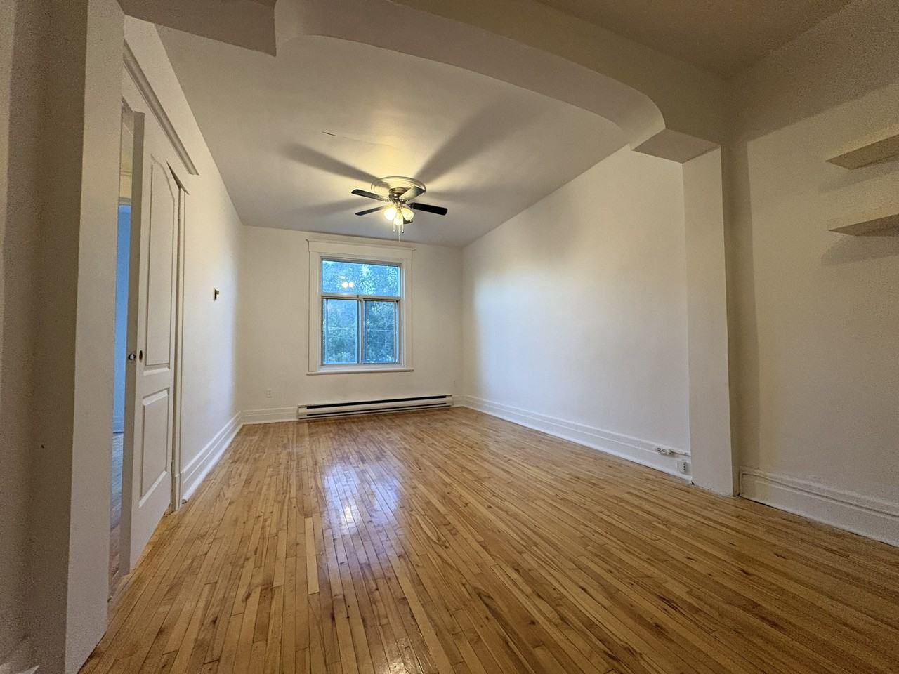 302 Rue Argyle - Photo 2 of 10