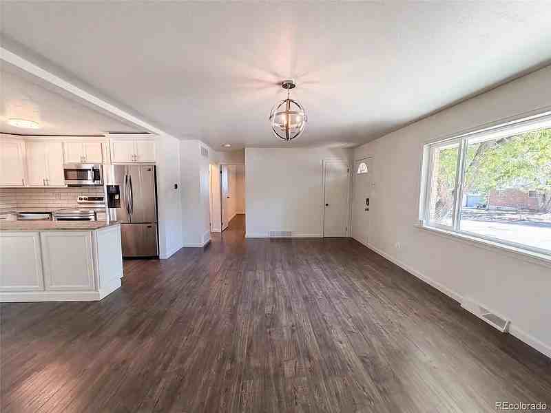 223 Orion Street - Photo 5 of 10