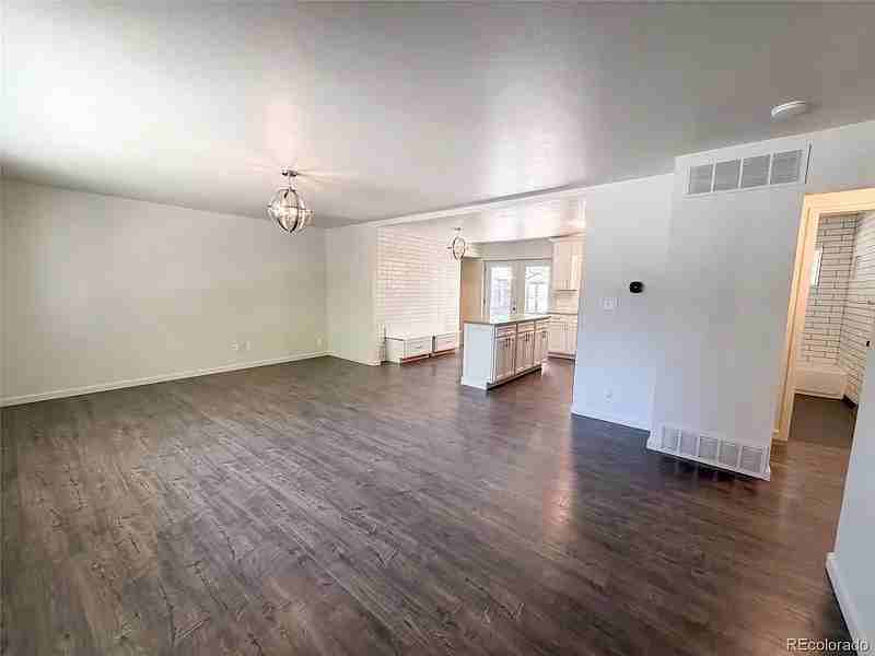 223 Orion Street - Photo 6 of 10