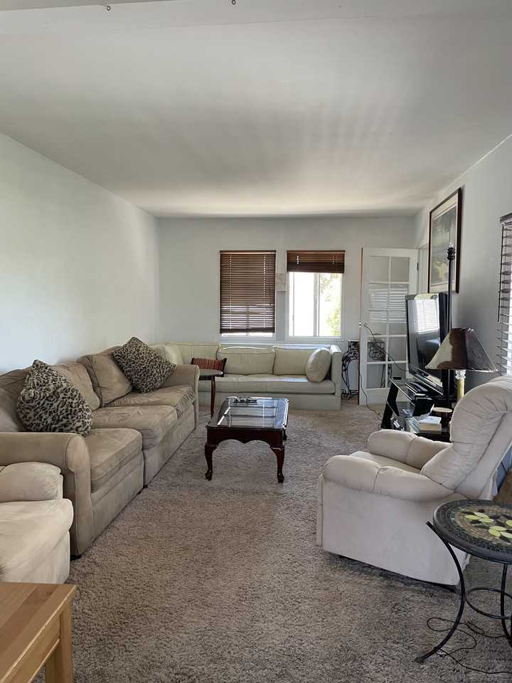534 West 39th Street - Photo 4 of 6