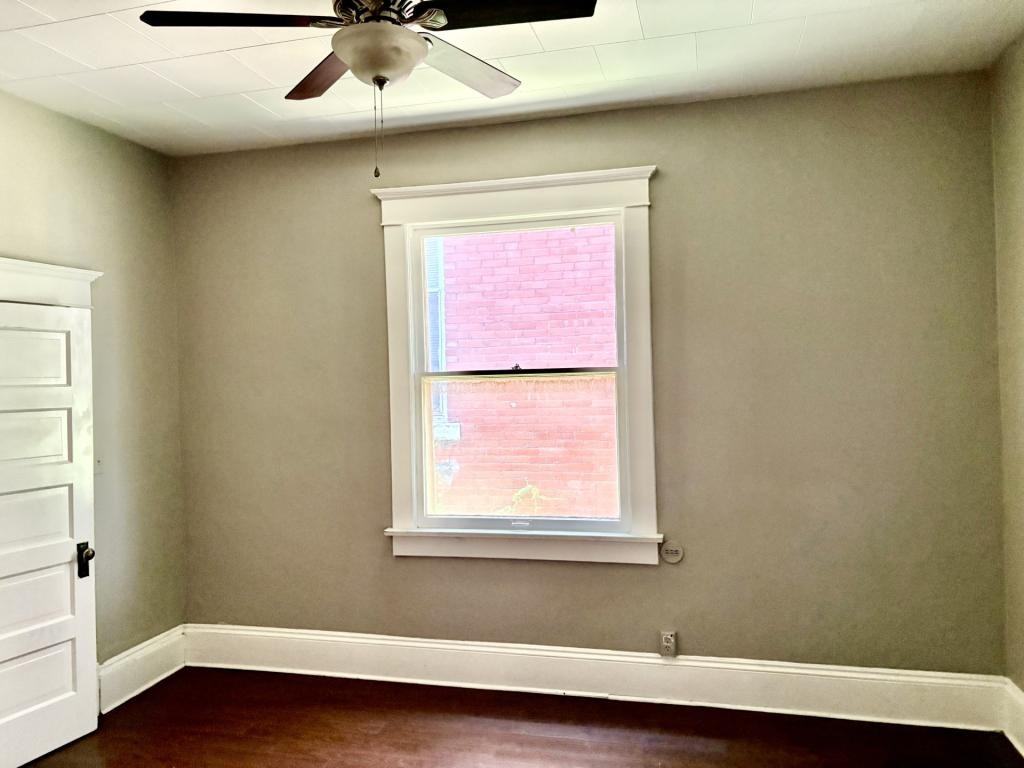 1219 N Laurel St - Photo 5 of 16