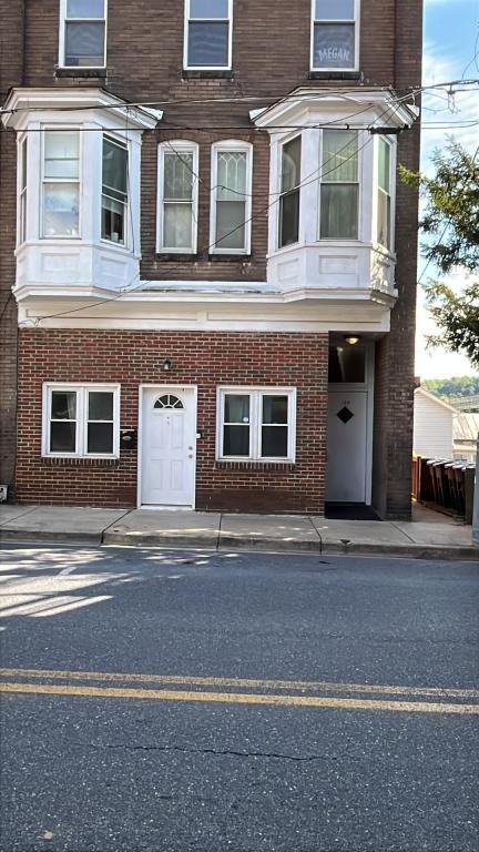 124 W Potomac St #1ROOMA - Photo 2 of 10