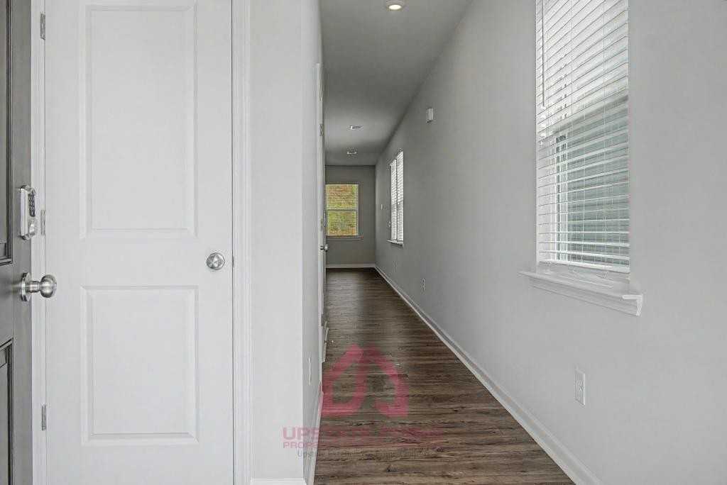 376 Highline Trl - Photo 2 of 25