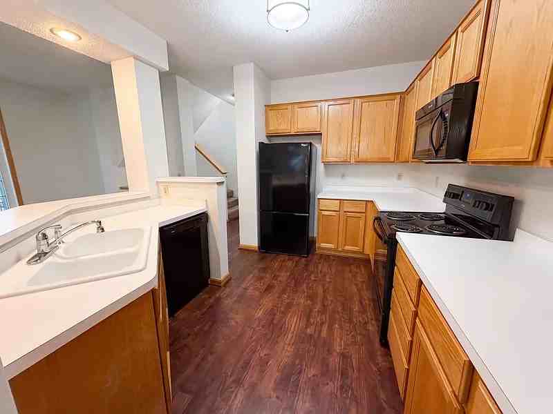 214 Christenson Way Northeast - Photo 5 of 11