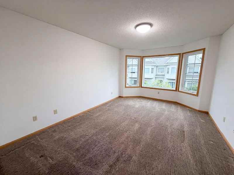 214 Christenson Way Northeast - Photo 6 of 11