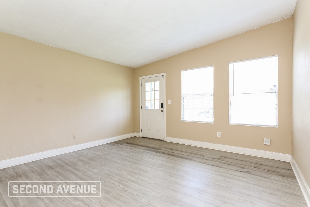 10722 Wake Forest Ave - Photo 2 of 20