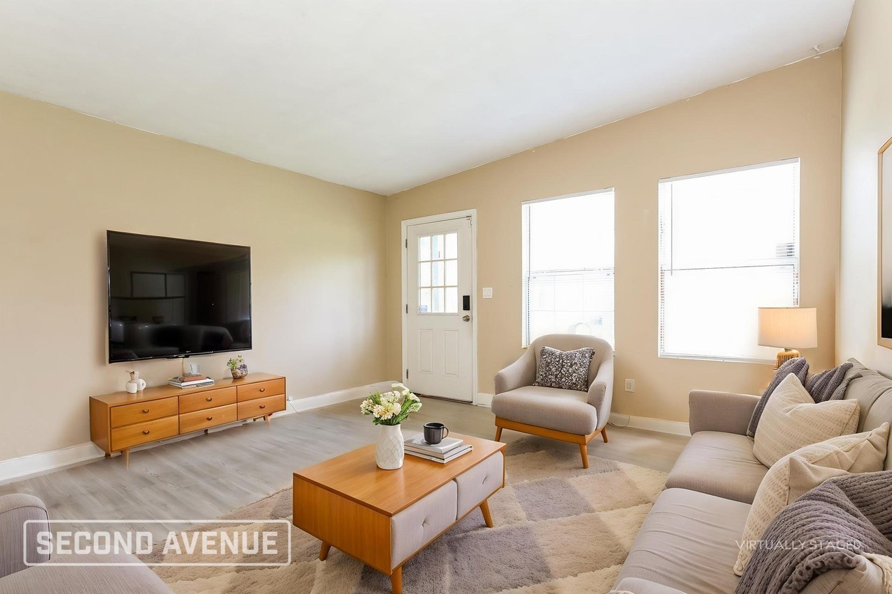 10722 Wake Forest Ave - Photo 3 of 20