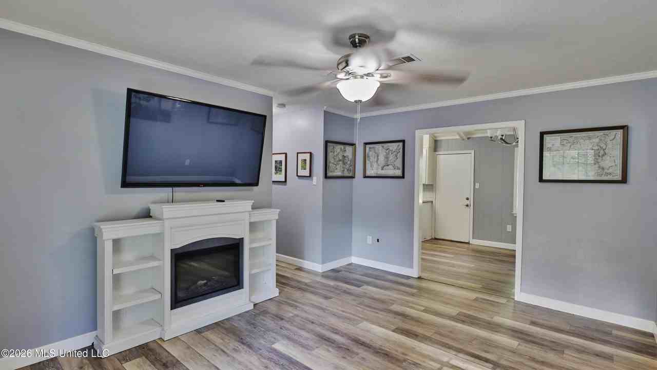 484 Saint Jude St - Photo 6 of 26
