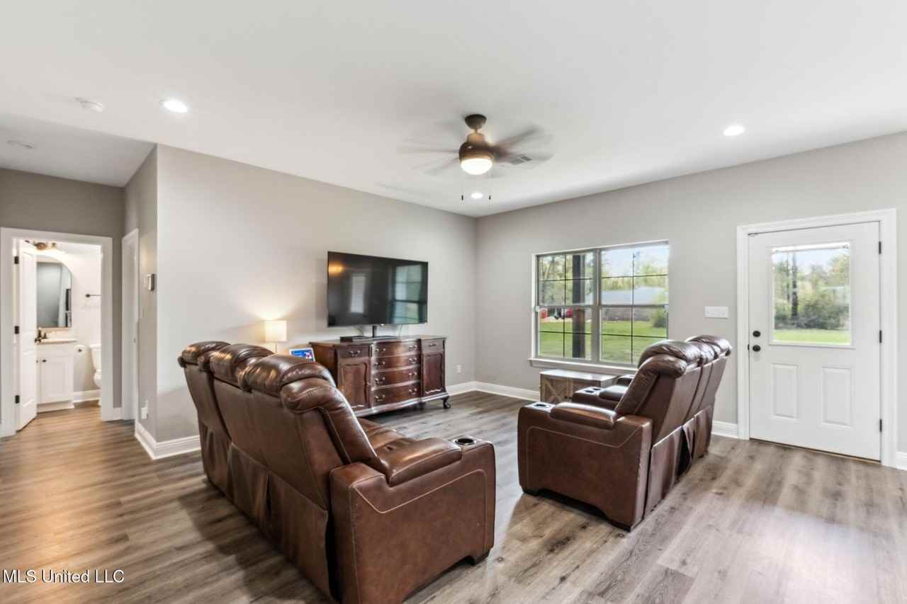 11 Hammock Rd - Photo 3 of 17