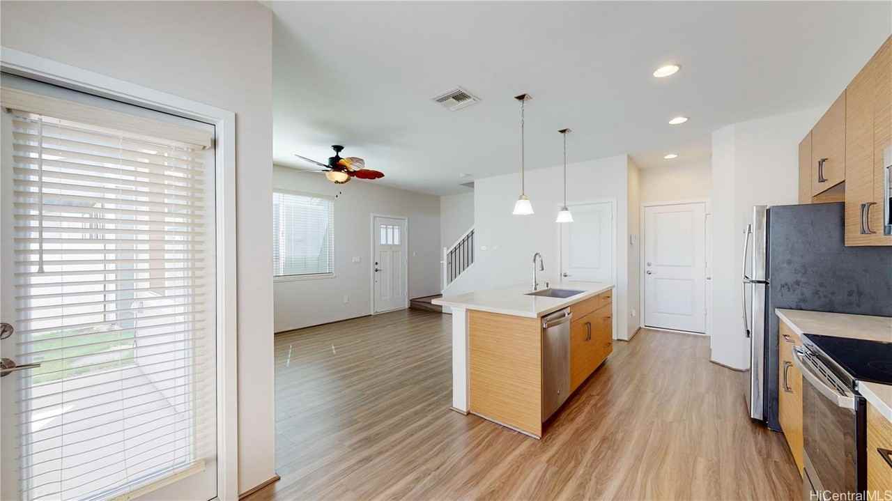 91-1841 Keaunui Dr #320 - Photo 3 of 25