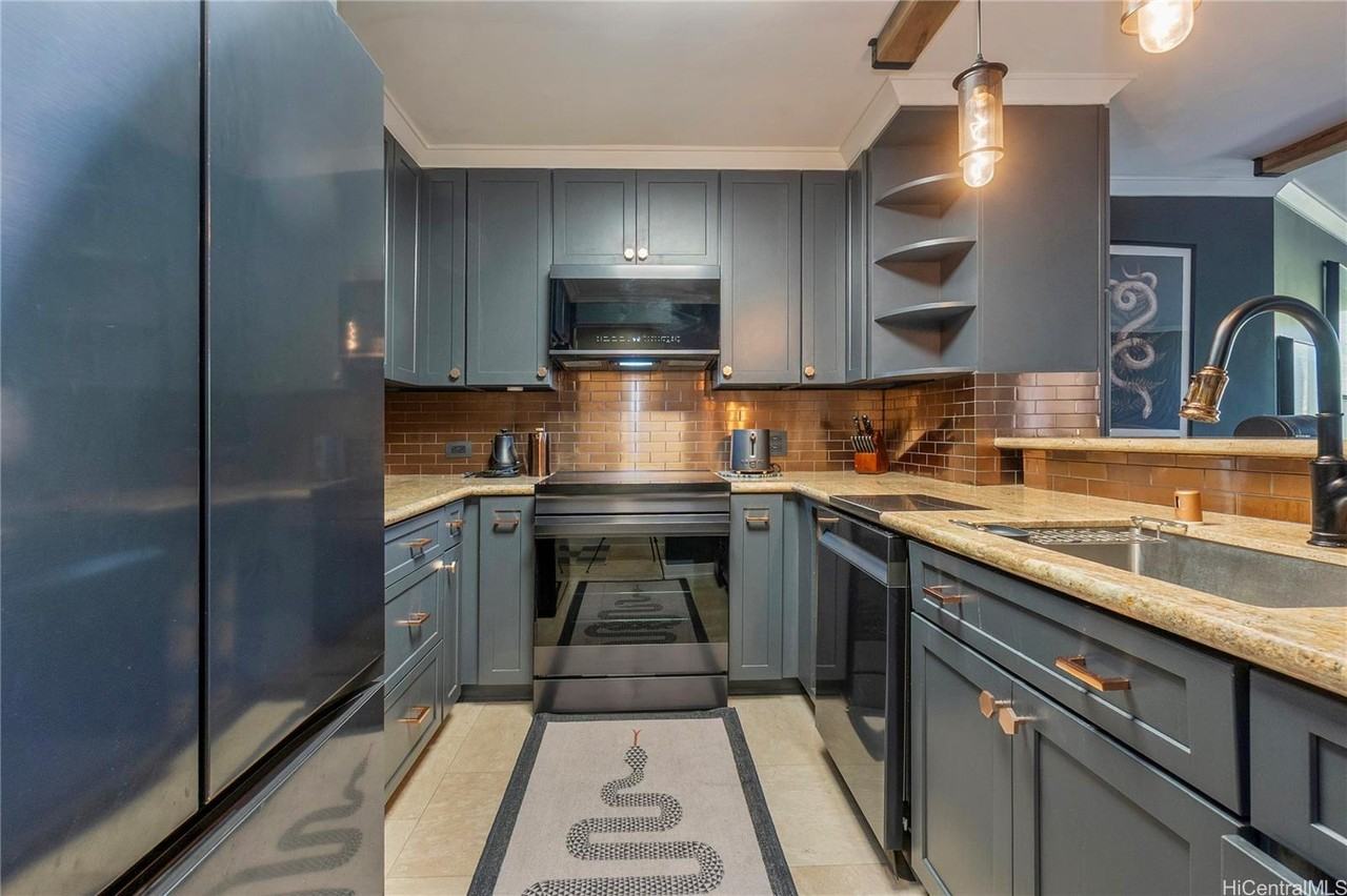 555 Hahaione St #7E - Photo 3 of 14
