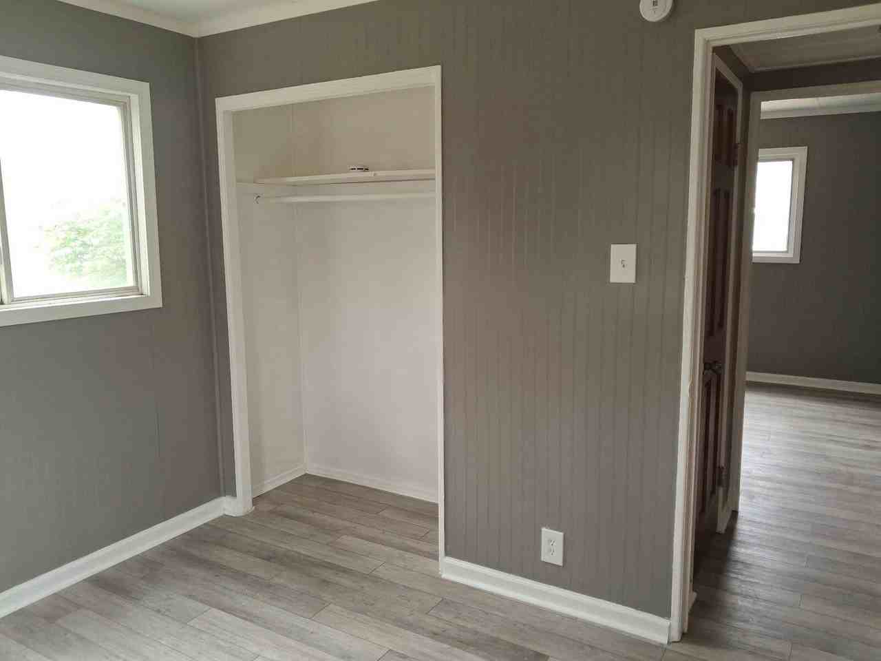 3121 Pulaski St - Photo 3 of 32