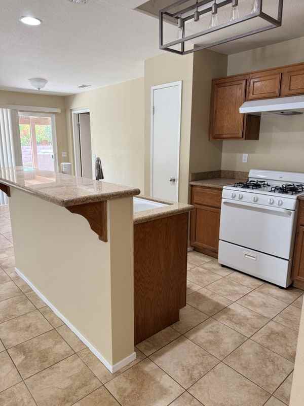 11931 Cove Ct - Photo 4 of 14