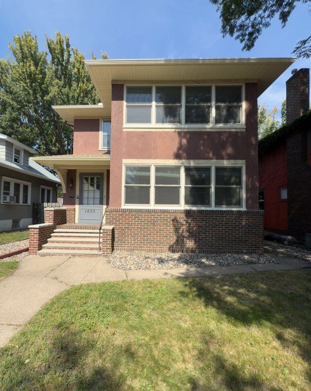 1439 Saint Clair Ave