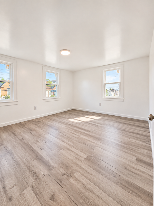 510 Washington St - Photo 7 of 11