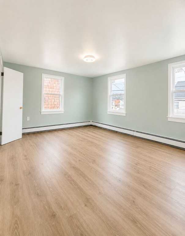 512 Washington St - Photo 6 of 10