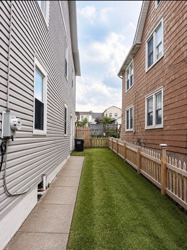 512 Washington St - Photo 7 of 10