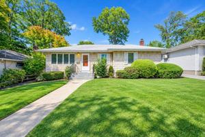 featured image of 152 Nassau Dr