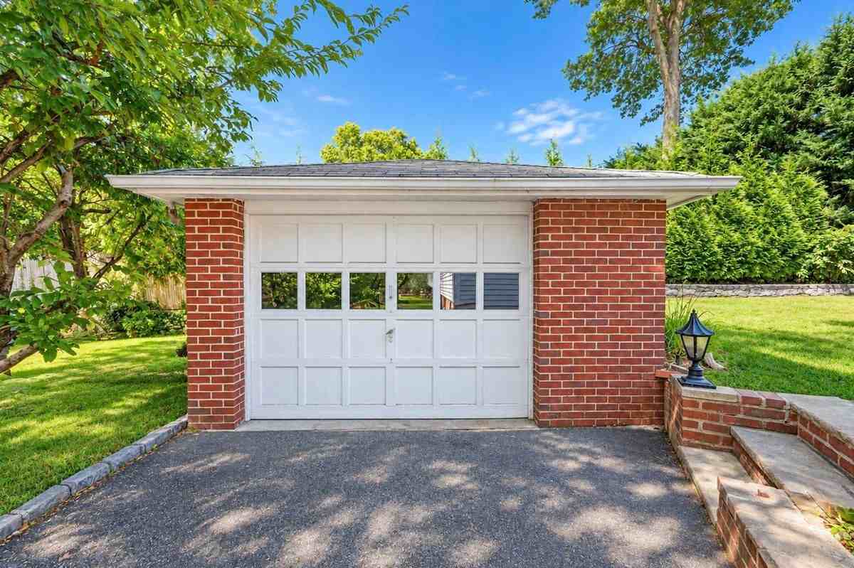 152 Nassau Dr - Photo 4 of 41